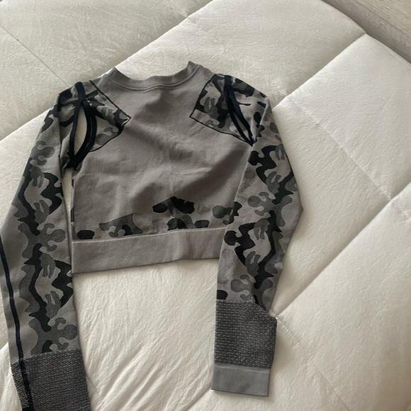 Long Sleeve Shirt - Camo Print  S Small - Yoga Dark Gray & Black - Picture 3 of 8